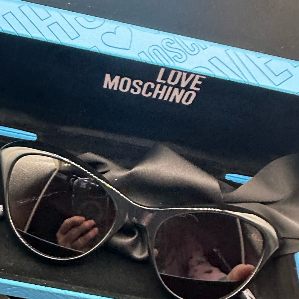 NWOT Moschino Black Sunglasses retail $148